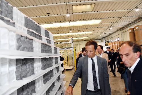 Il governatore Massimiliano Fedriga in visita alla Falomo di Morsano al Tagliamento